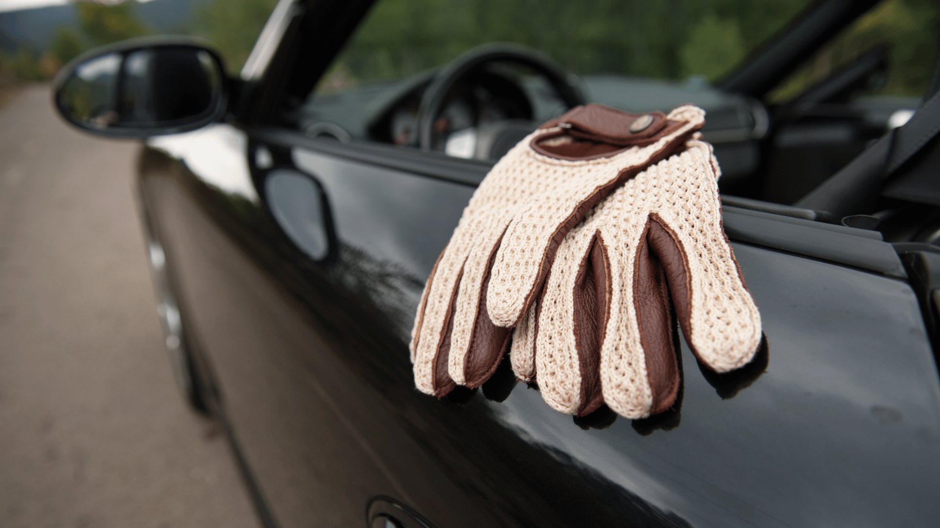 gants pour conduire voiture sportive